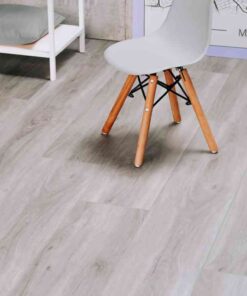 Lichtgrijze houtlook PVC-vloer verlijmbaar i.c.m. plint + onderhoudsset